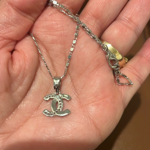 New Stainless Steel 2pc set Designer look Necklace with 18” inches long - Picture 7 of 10